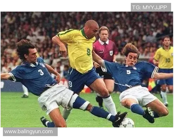 足球明星现役与退役的传奇故事与影响力分析